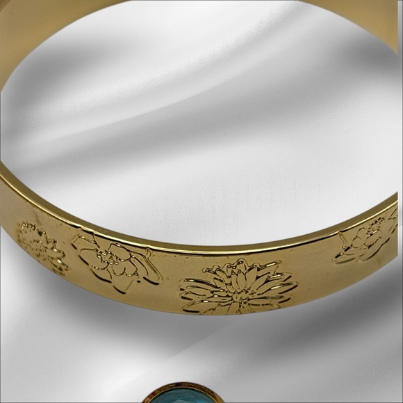 Elegant Fashion Gold and Multicolor Children’s/Young Adult Bracelet 6 Piece Set - Picture 4 of 4